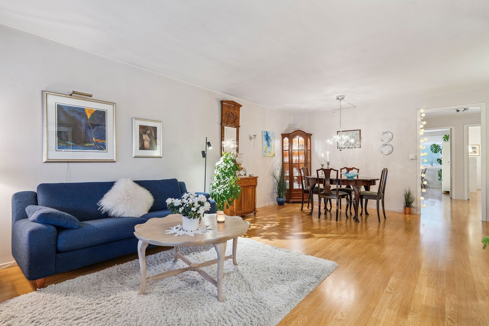 Stuen er lys og trivelig Galleribilde