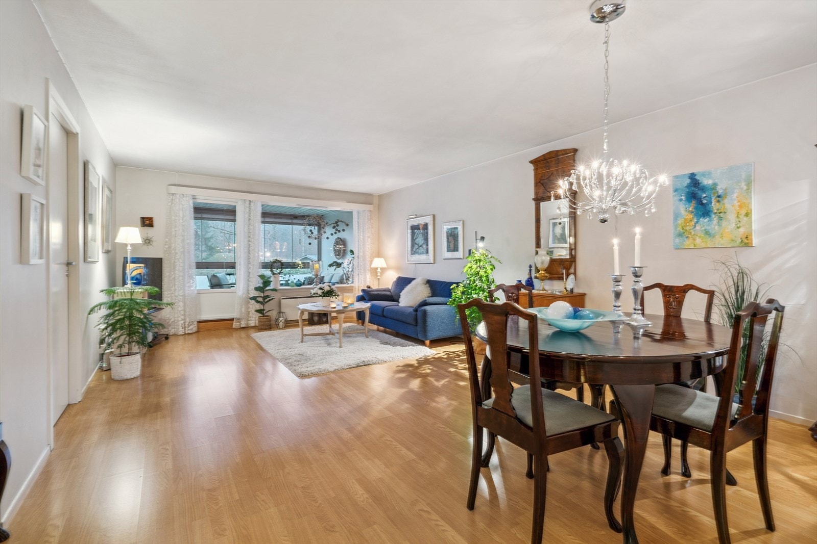 Romslig stue/spisestue Galleribilde