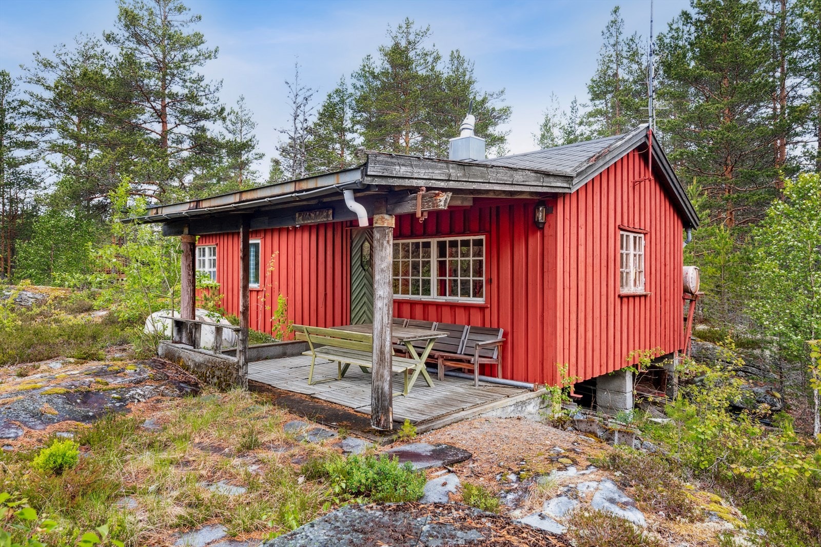 Fritidsbolig opprinnelig bygget i 1966 med tilbygg fra 1967. Galleribilde