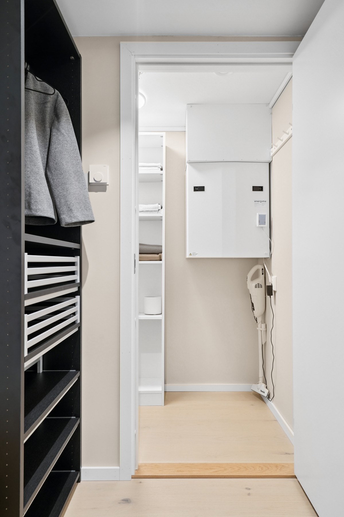 Dør inn til bod. Galleribilde