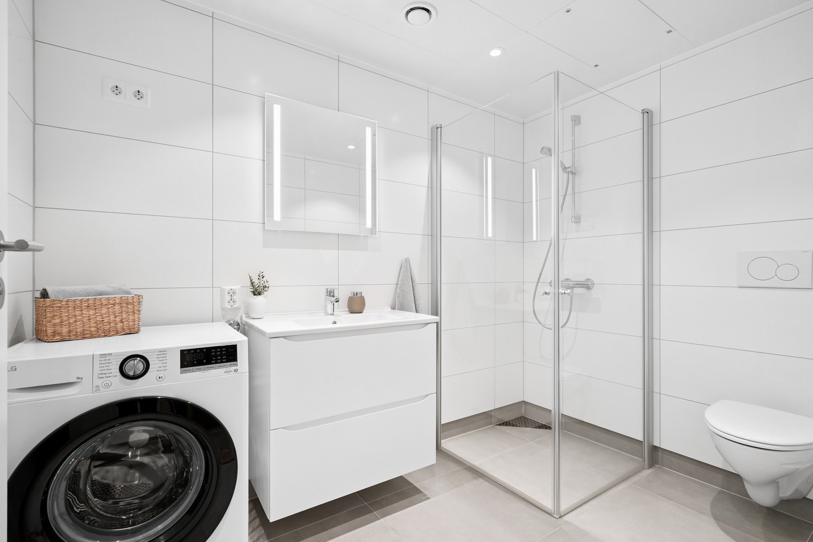 Stilrent helfliset bad med varme i gulvet. Galleribilde