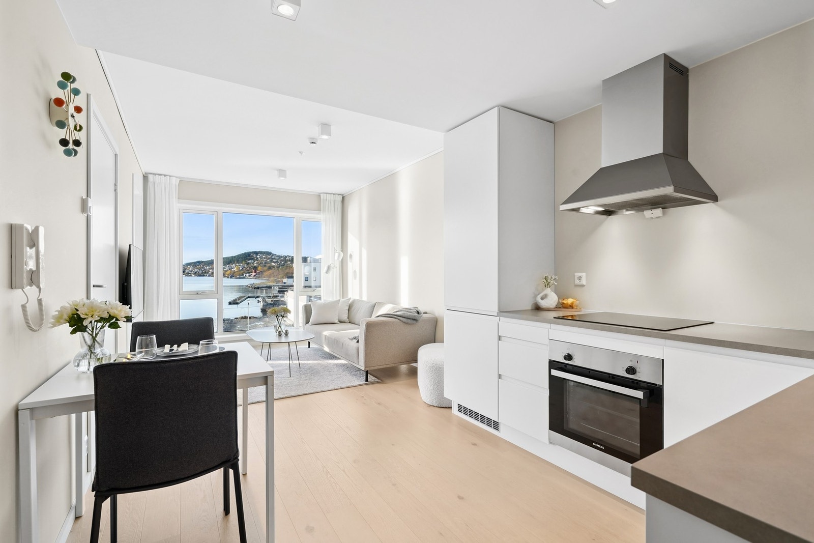 Åpen stue- og kjøkkenløsning. Galleribilde