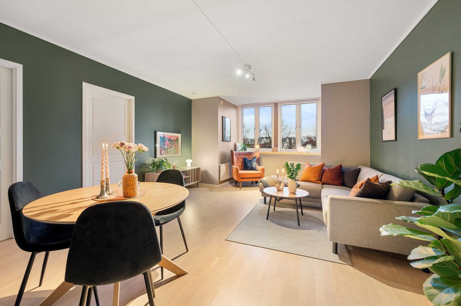 EiendomsMegler 1 v/Martin Nordmo har gleden av å presentere en nydelig 2-roms andelsleilighet i Frostaveien 1 på Buran. Fotografering ved Krokstad & Nervik. Galleribilde