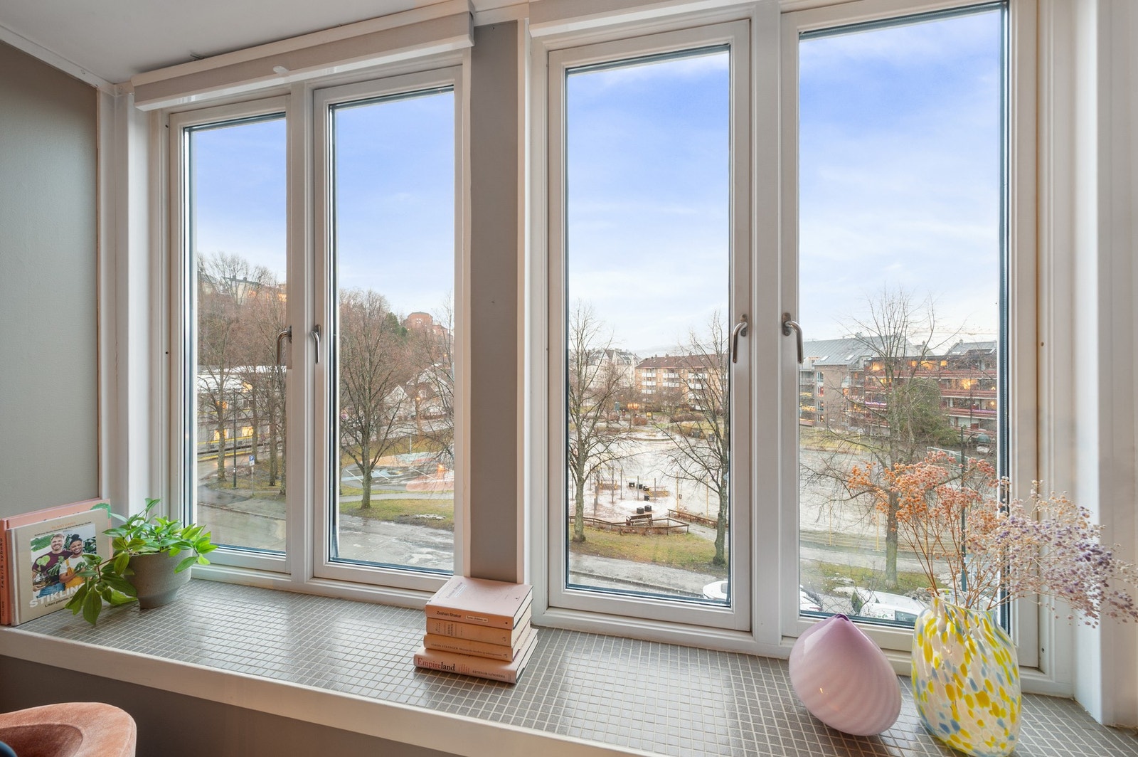 Bygningen, som opprinnelig var et næringsbygg oppført i ca 1940, ble ombygd til leiligheter i ca 1990-1992. Galleribilde