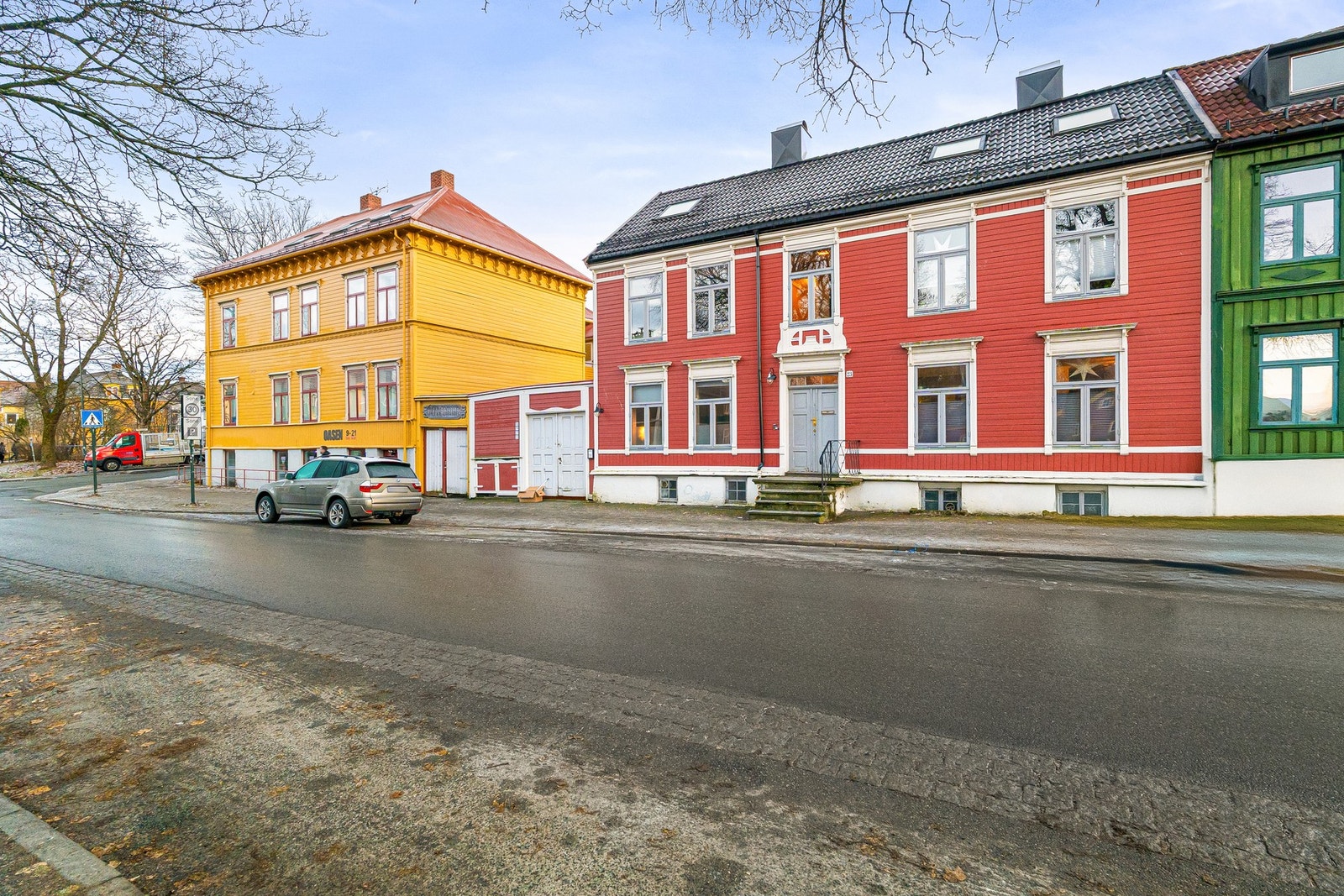 Sjarmerende fasade i et attraktivt bymiljø, med gangavstand til alt Trondheim sentrum har å by på. Galleribilde