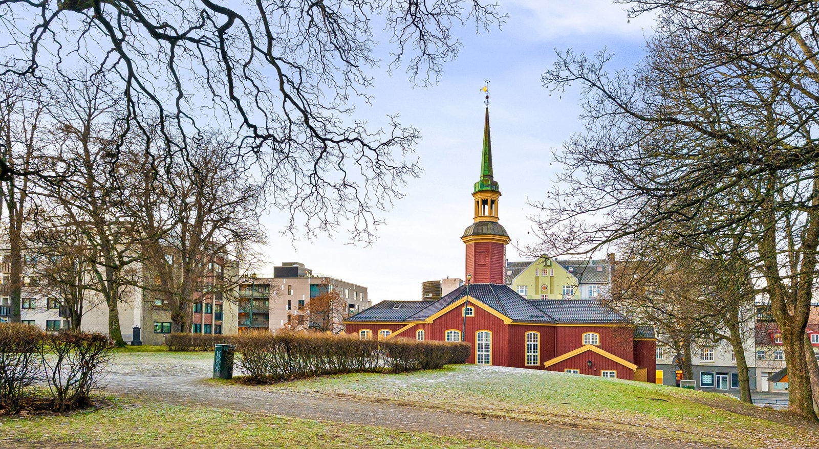 Flotte uteområder i nabolaget, med grønne omgivelser og historiske bygg innen kort gangavstand. Galleribilde