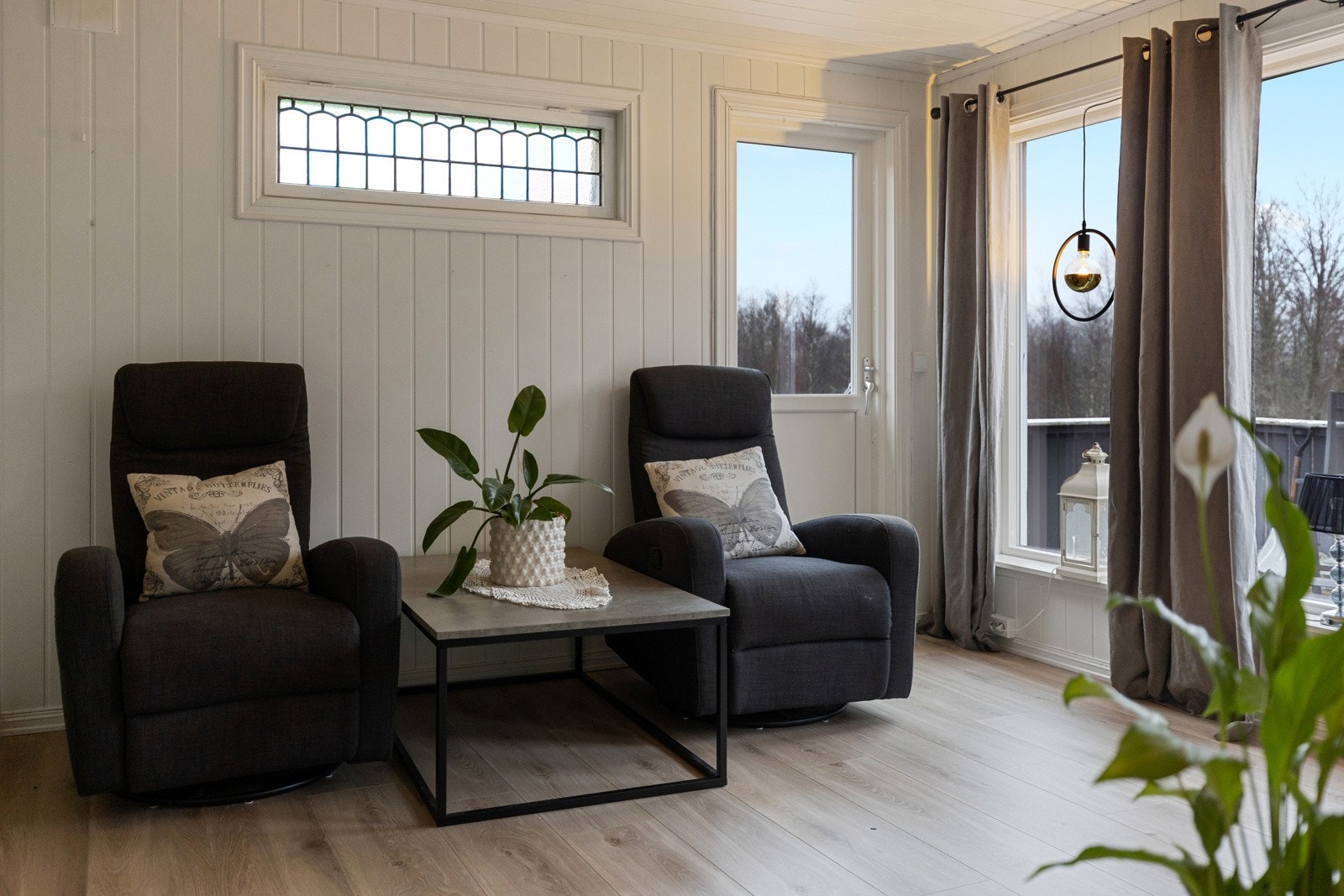 Utgang til verandaen fra stuen. Galleribilde