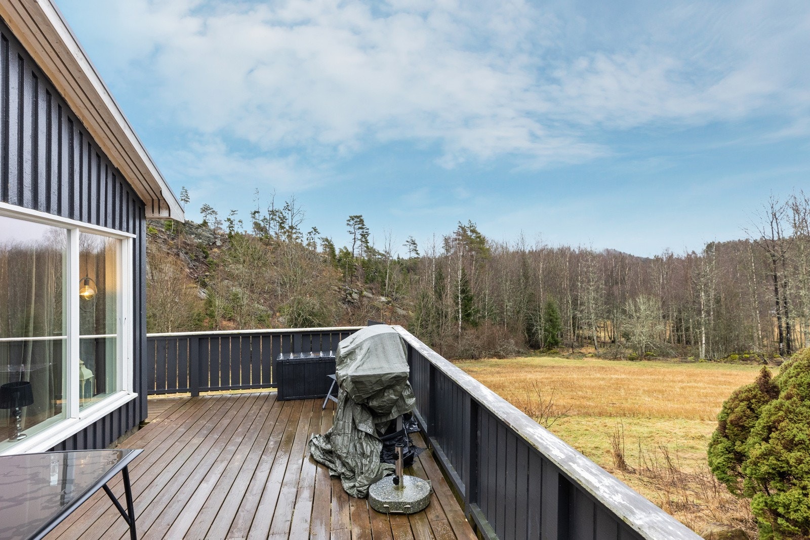 Vest vendt veranda med gode solforhold. Galleribilde