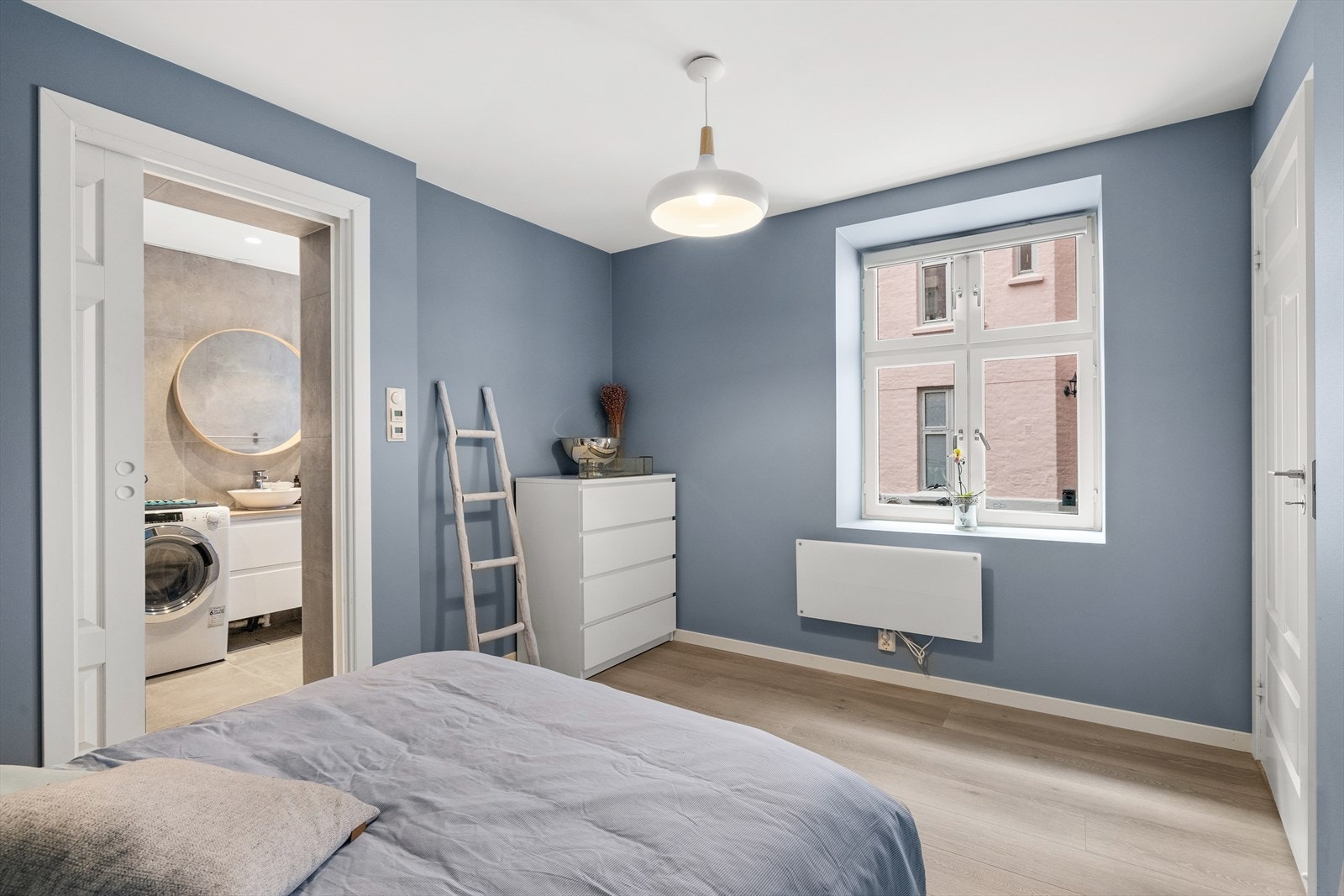 Soverom med direkte adkomst til bad. Galleribilde