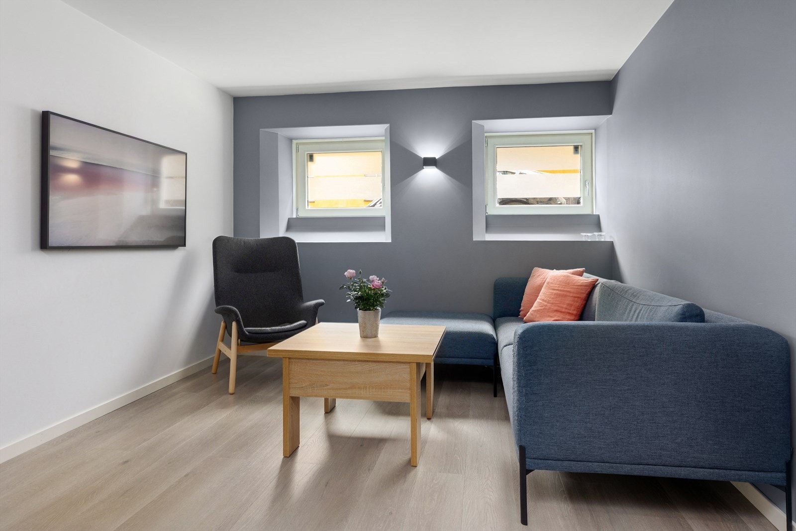 Det er god plass til sofagruppe, med tilhørende media-løsning. Galleribilde