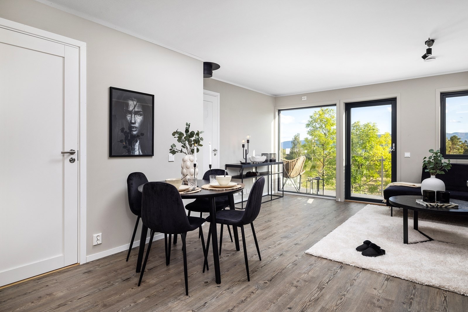 Det er montert pipe i leiligheten, men det krever en bygningsteknisk endring mht. soverommet. Galleribilde