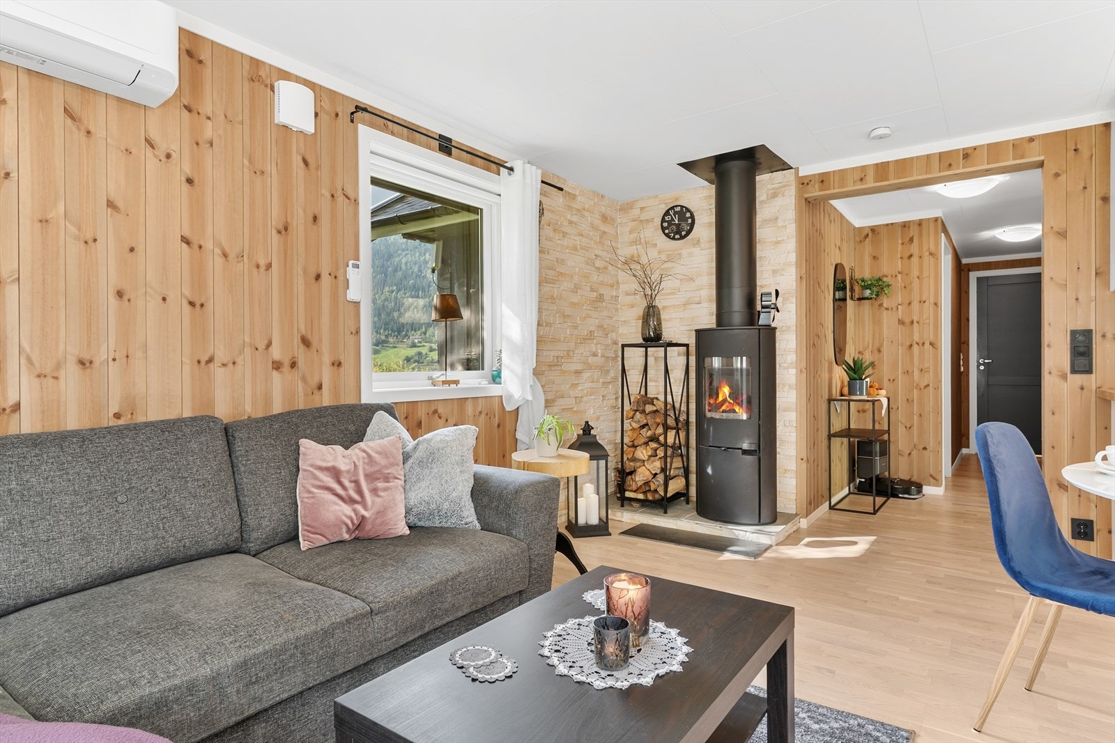 Peisovn og varmepumpe sørger for god og jevn temperatur. Galleribilde