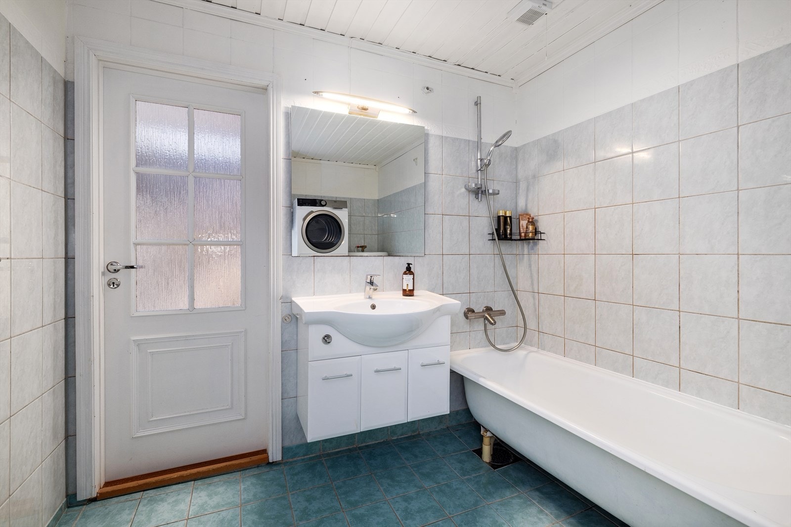 Badekar og innredning på badet Galleribilde