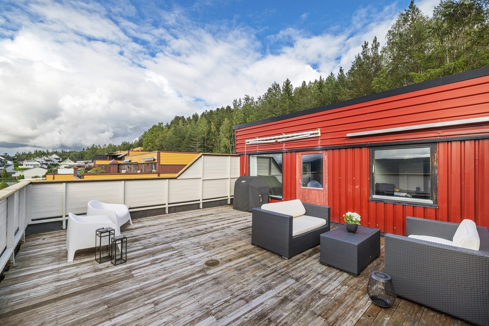 Nyt sola på den store terrassen Galleribilde