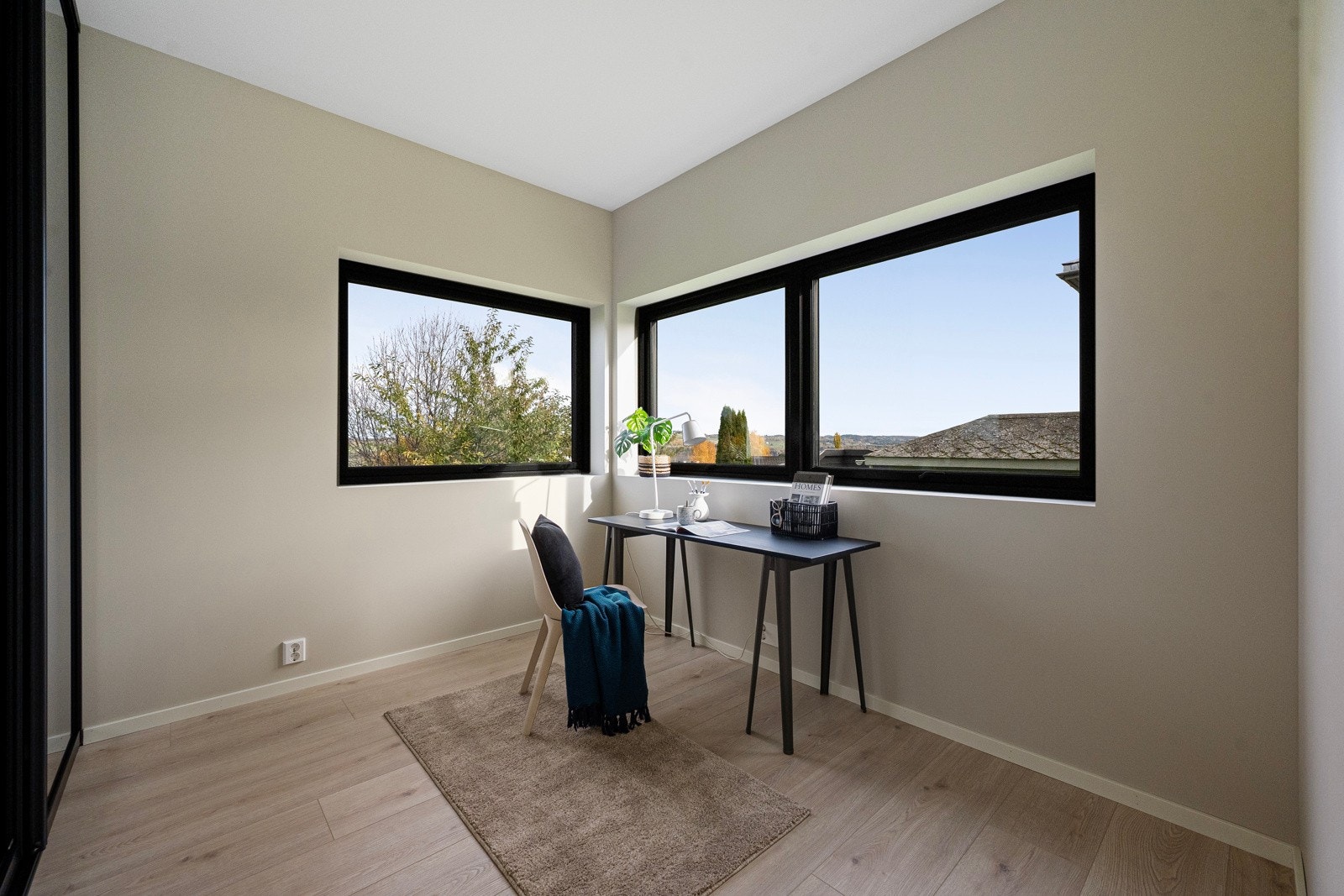 I tillegg til hovedsoverommet finnes 3 soverom i 1.etg. Galleribilde