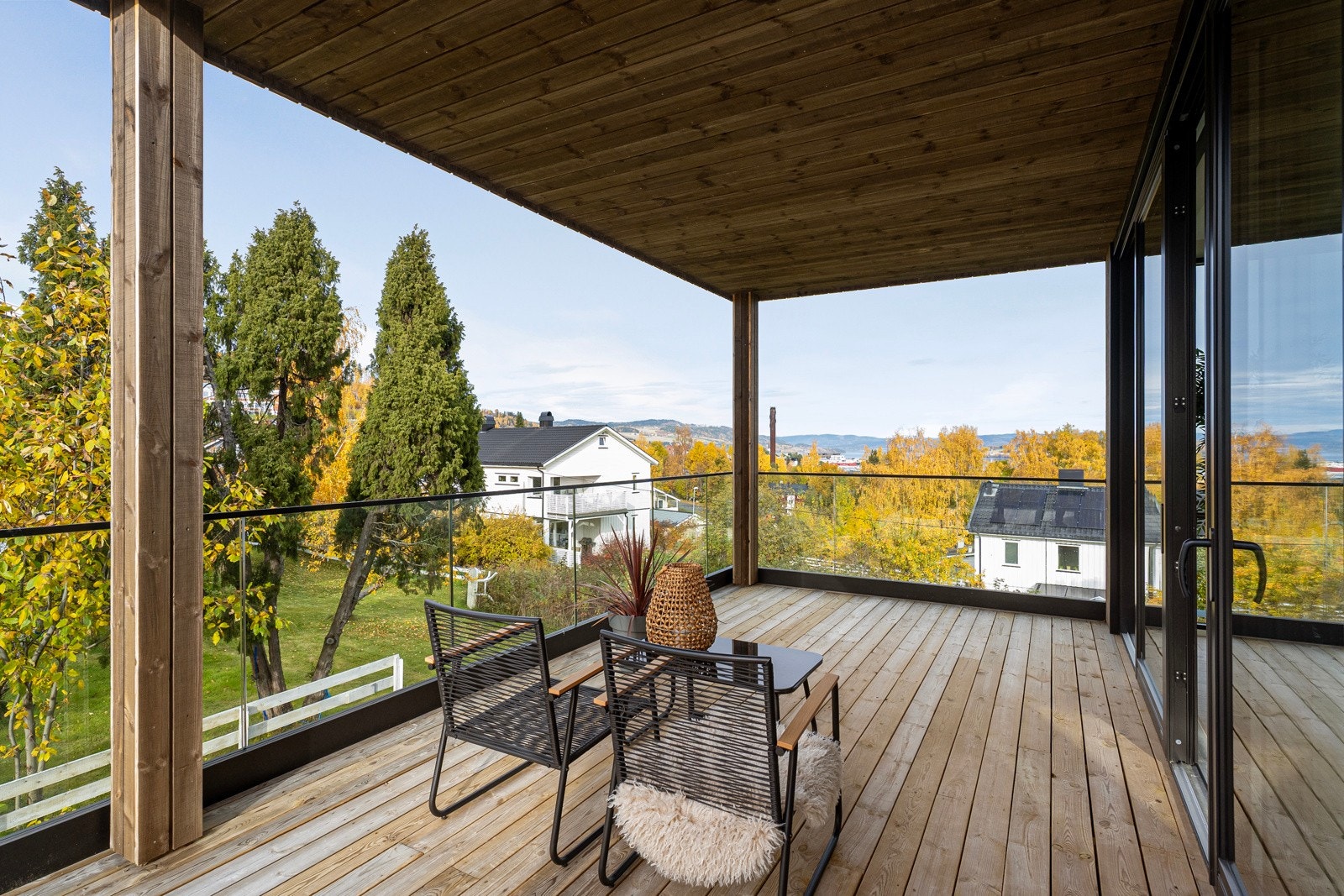 Med gangavstand til Gjøvik sentrum, har du alt av servicefunksjoner, butikker, kaféer og kollektivtransport like i nærheten. Galleribilde