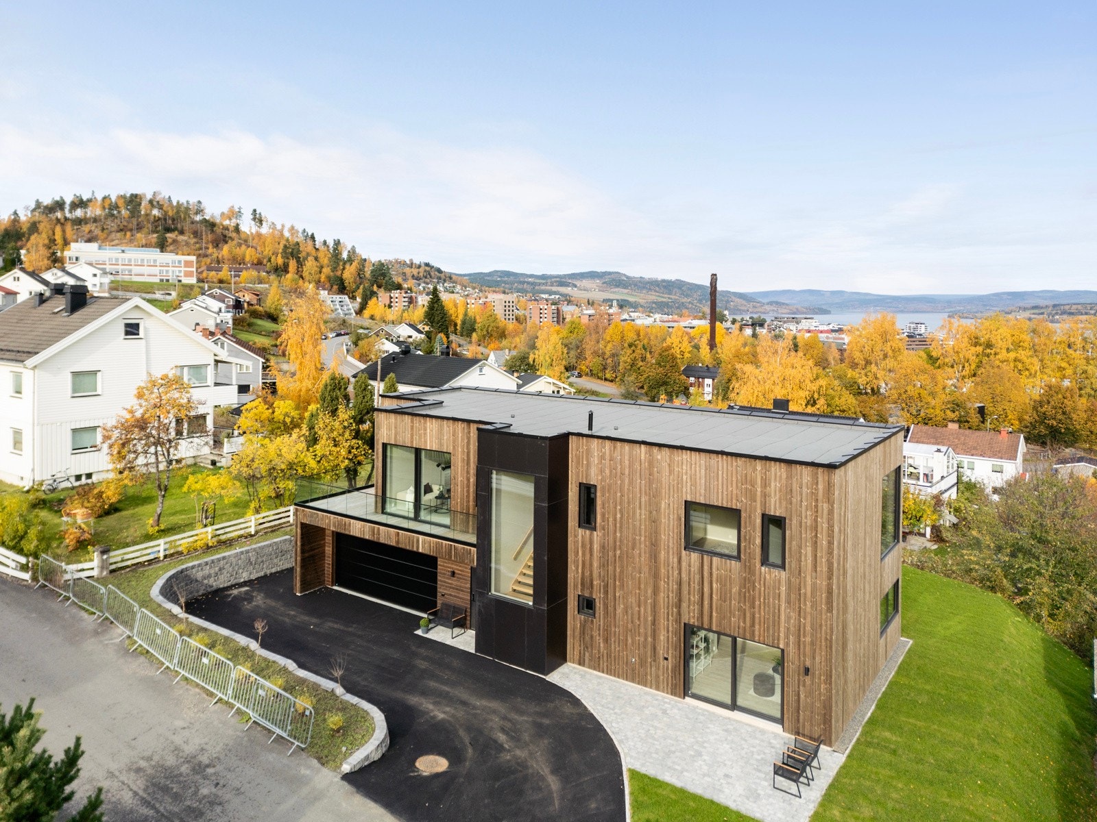 Kallerudhallen med padelbane og idrettstilbud ligger også bare noen minutter unna boligen. Galleribilde