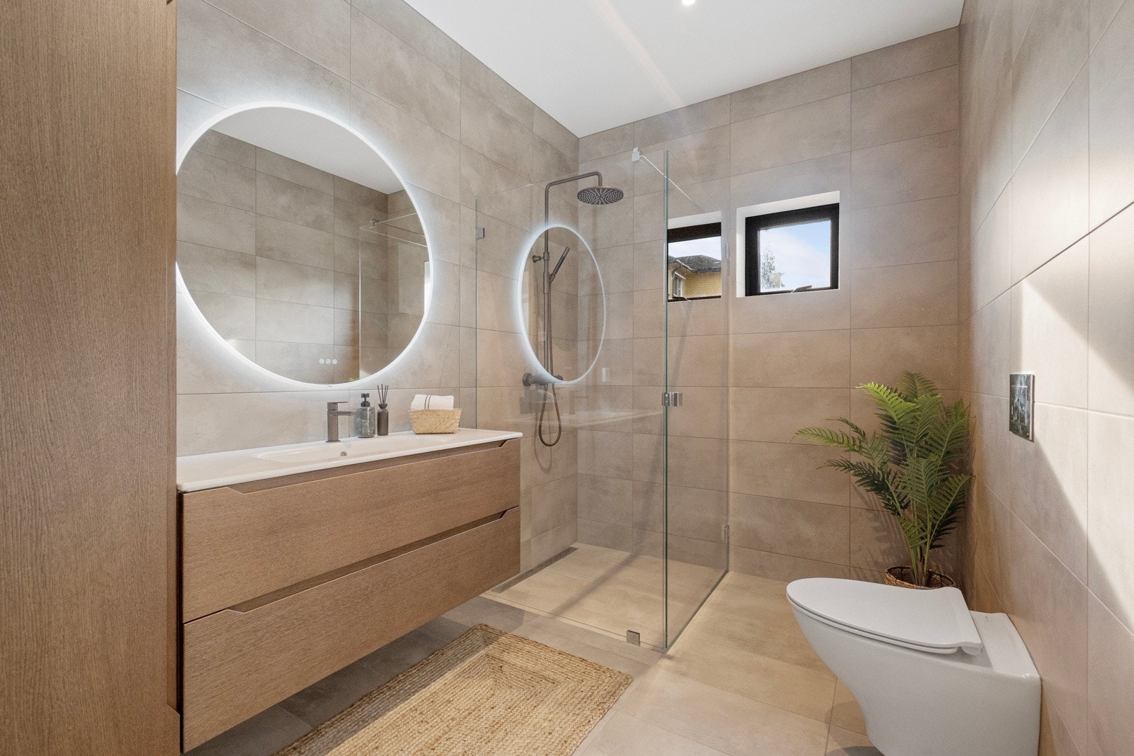 Badet i 1.etg er ført i samme stil som bad i 2.etg. Galleribilde