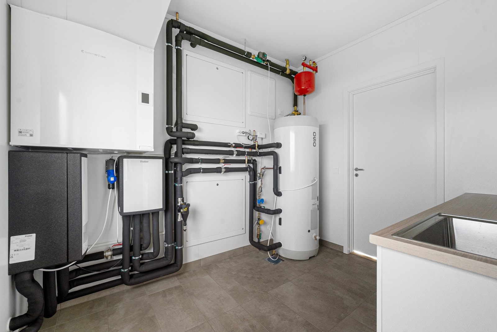 Her finner du også det moderne vannbårne varmeanlegget - en løsning som gir både komfort og energieffektivitet. Galleribilde