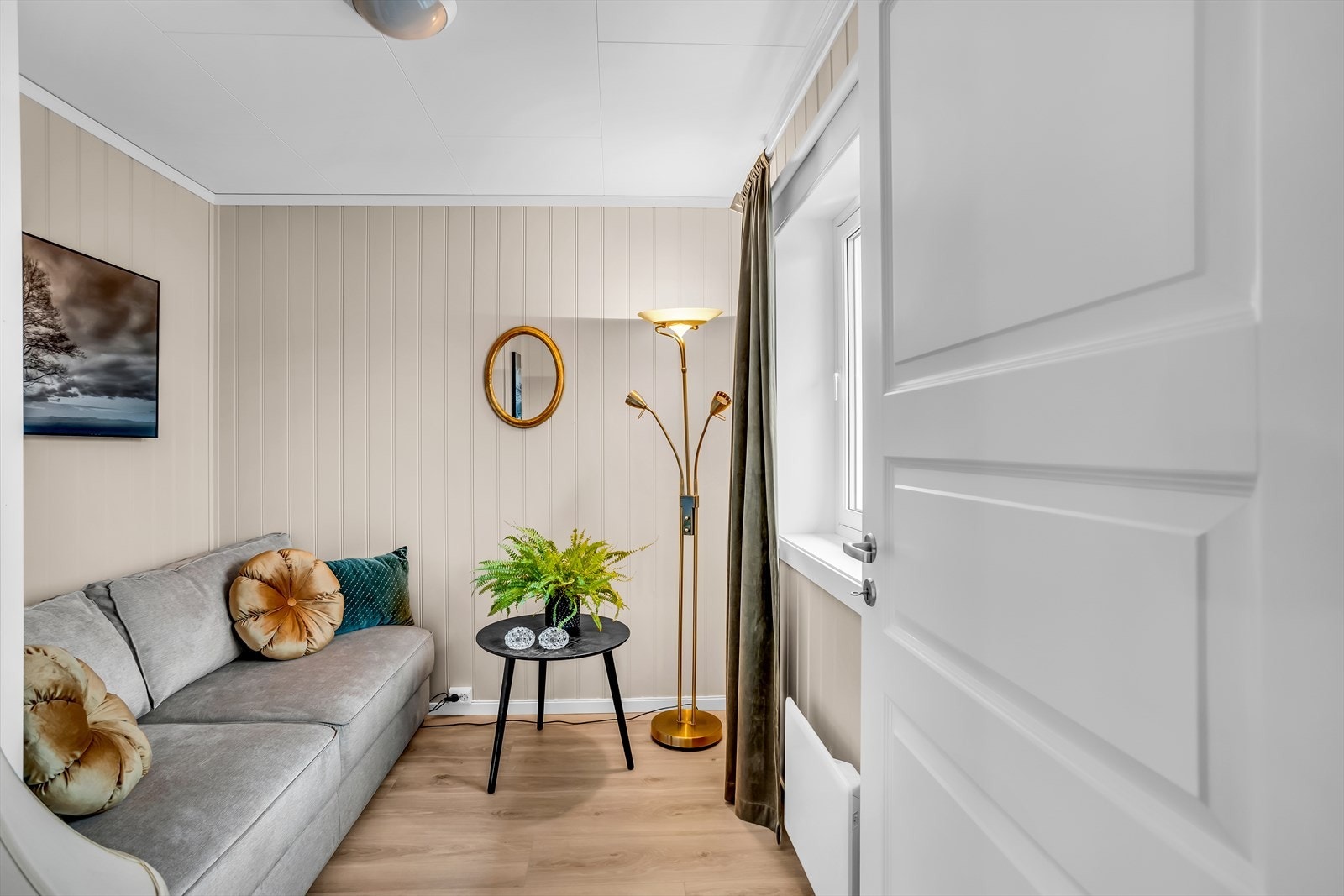 Leilighetens andre soverom egner seg godt som barnerom, gjesterom eller kontor. Galleribilde