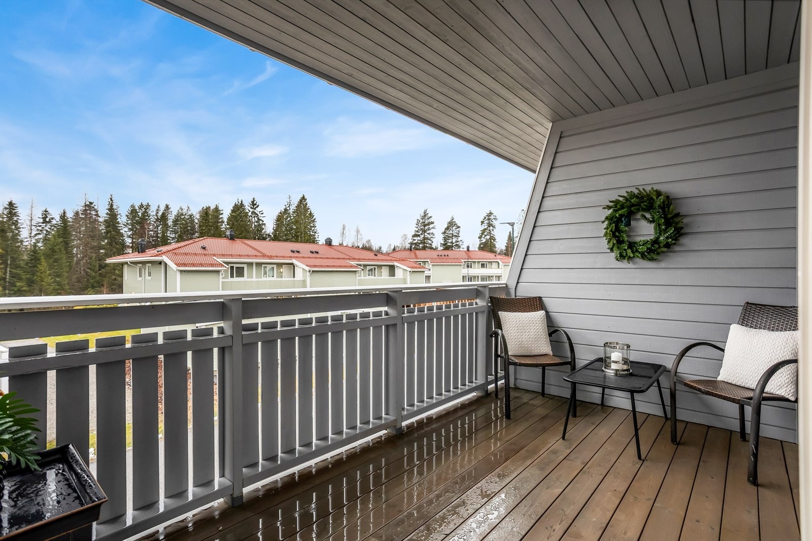 Den sørvendte balkongen på 7 m² har god plass til en sittegruppe. Galleribilde