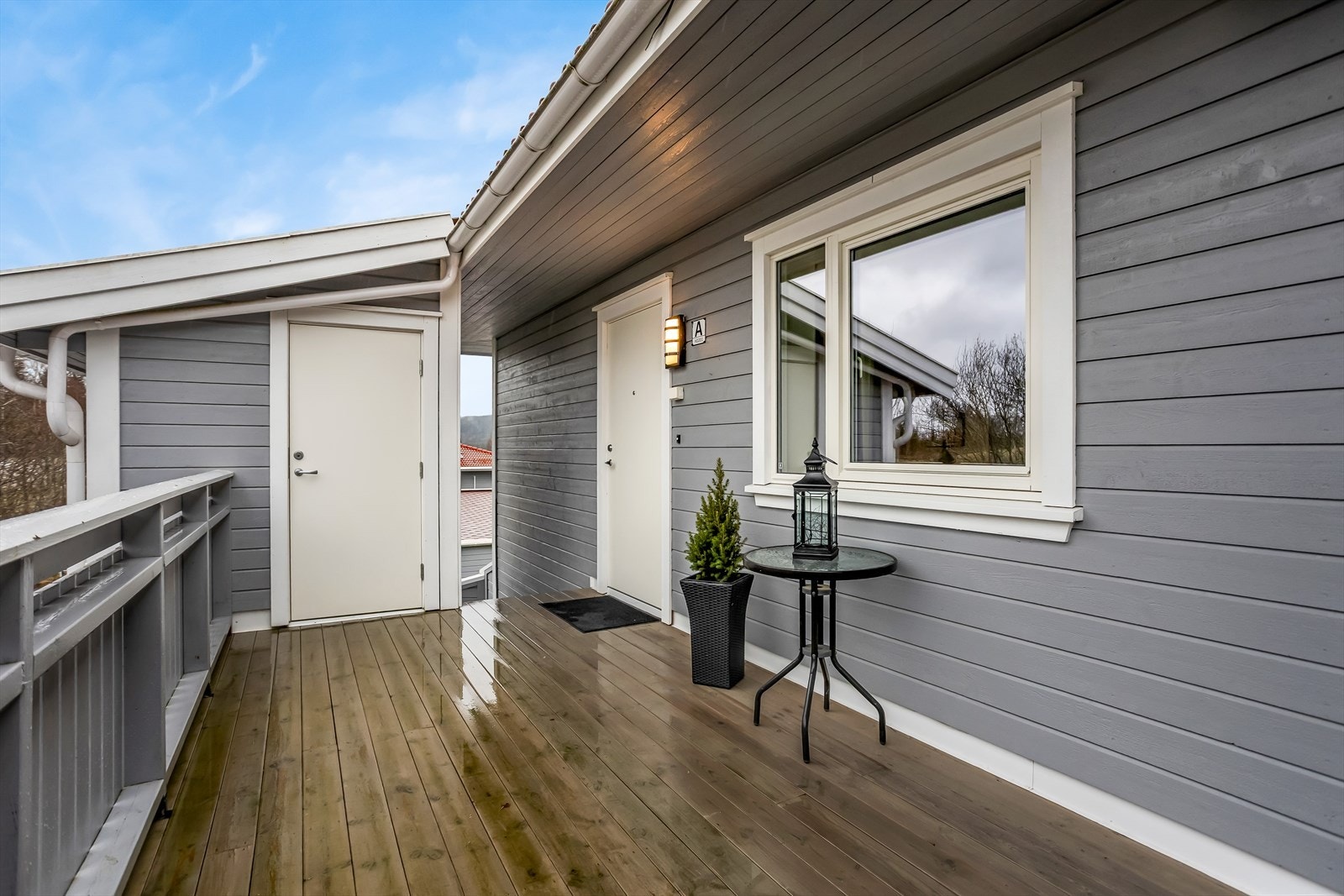 Ved inngangspartiet disponerer leiligheten en praktisk, ekstern bod på 5 m². Galleribilde