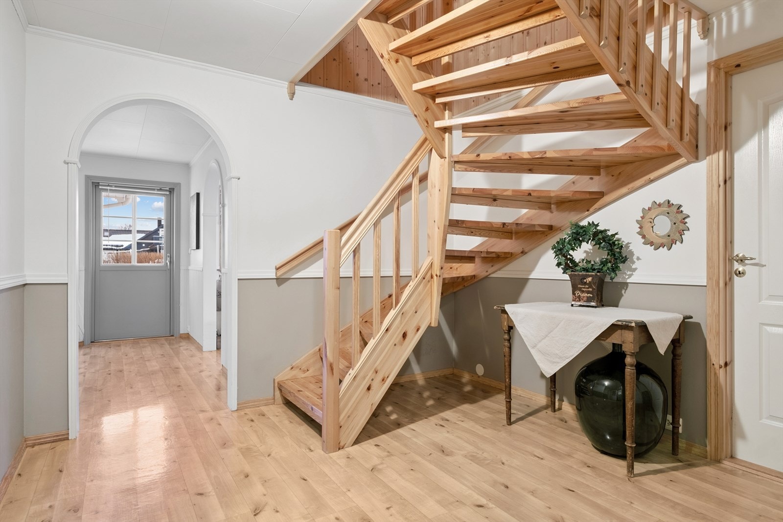 Gang som leder til bad, vaskerom og soverom. Galleribilde