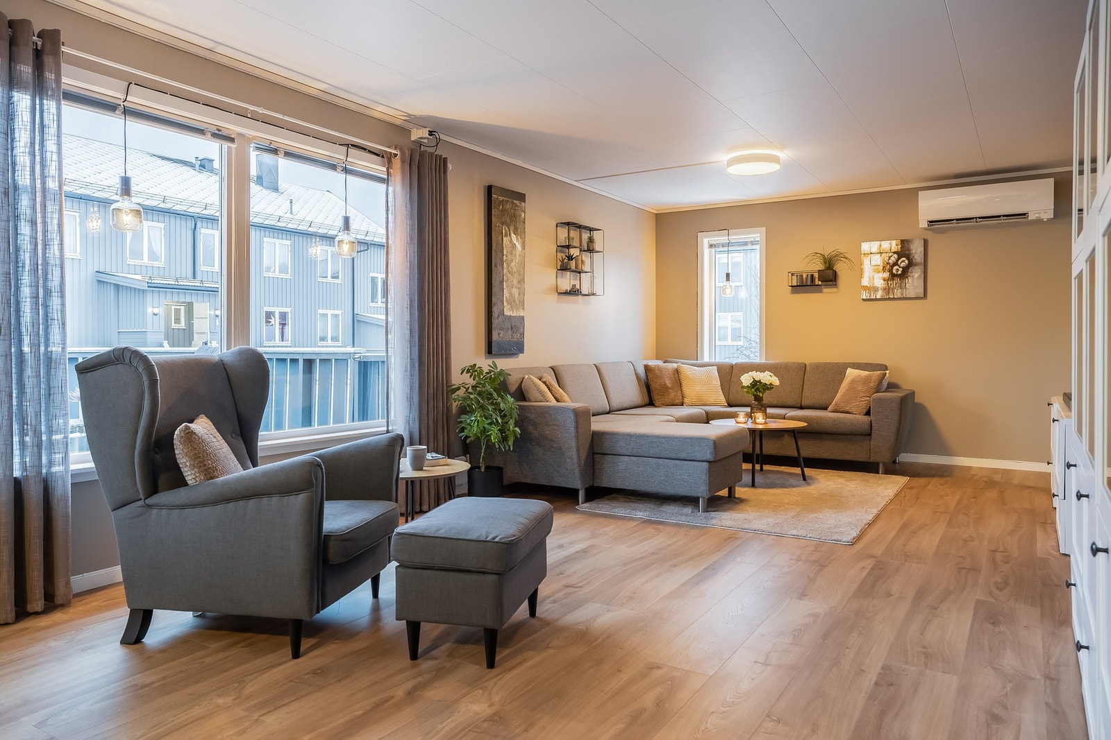 Hele boligen fremstår tiltalende etter en hel del oppussing i senere år Galleribilde