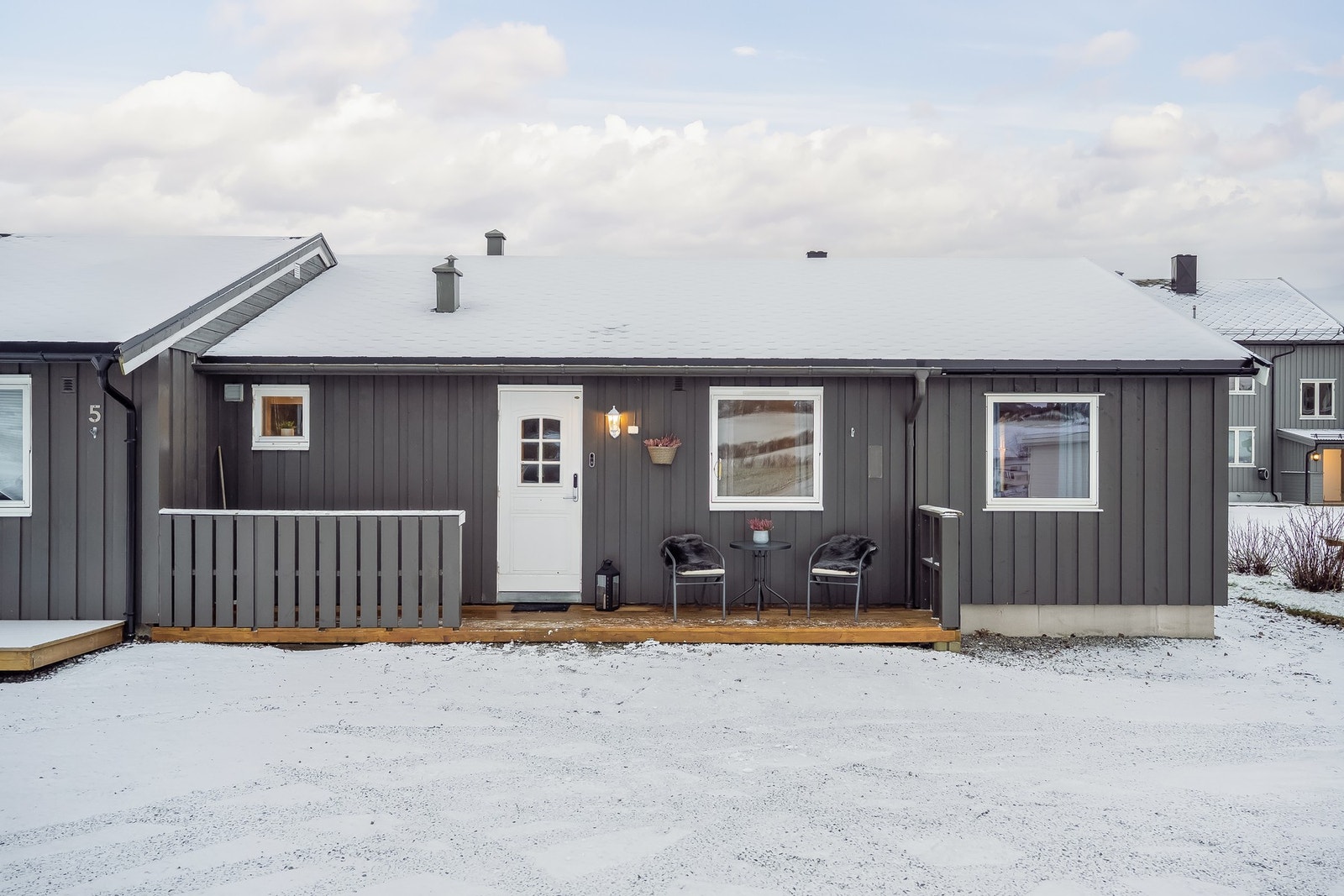 Det er også plass til ei sittegruppe ved inngangspartiet. Galleribilde