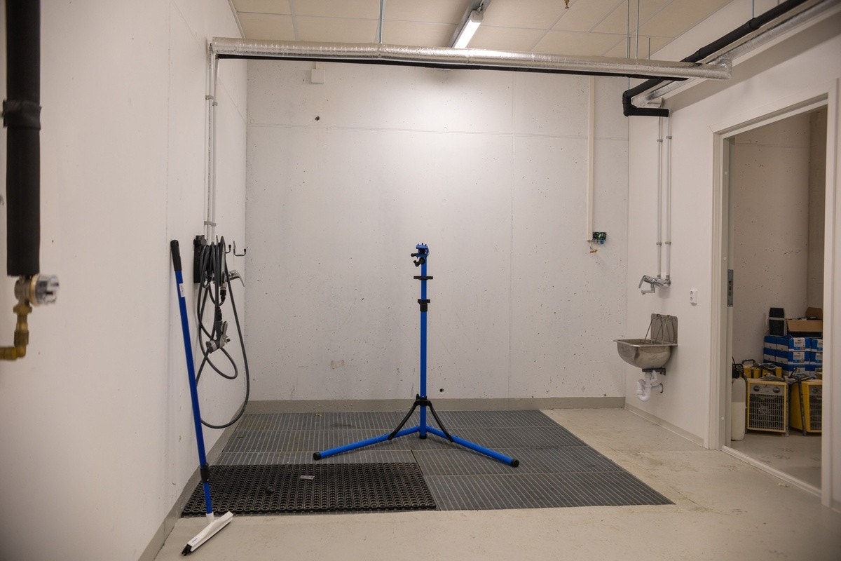 Vaskerom for sykler nede i kjeller Galleribilde