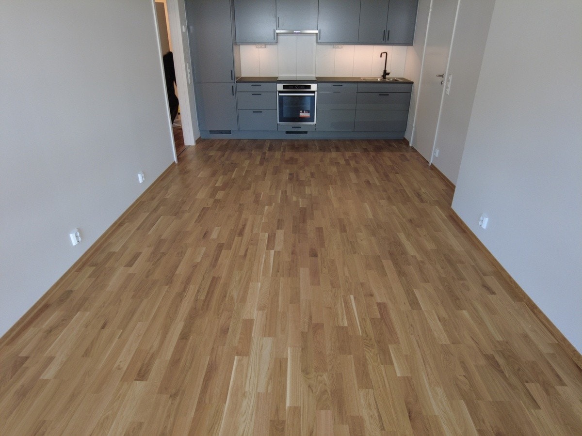 Kjøkken/stue. Vannbåren varme i gulv. Parkett på gulv. Galleribilde