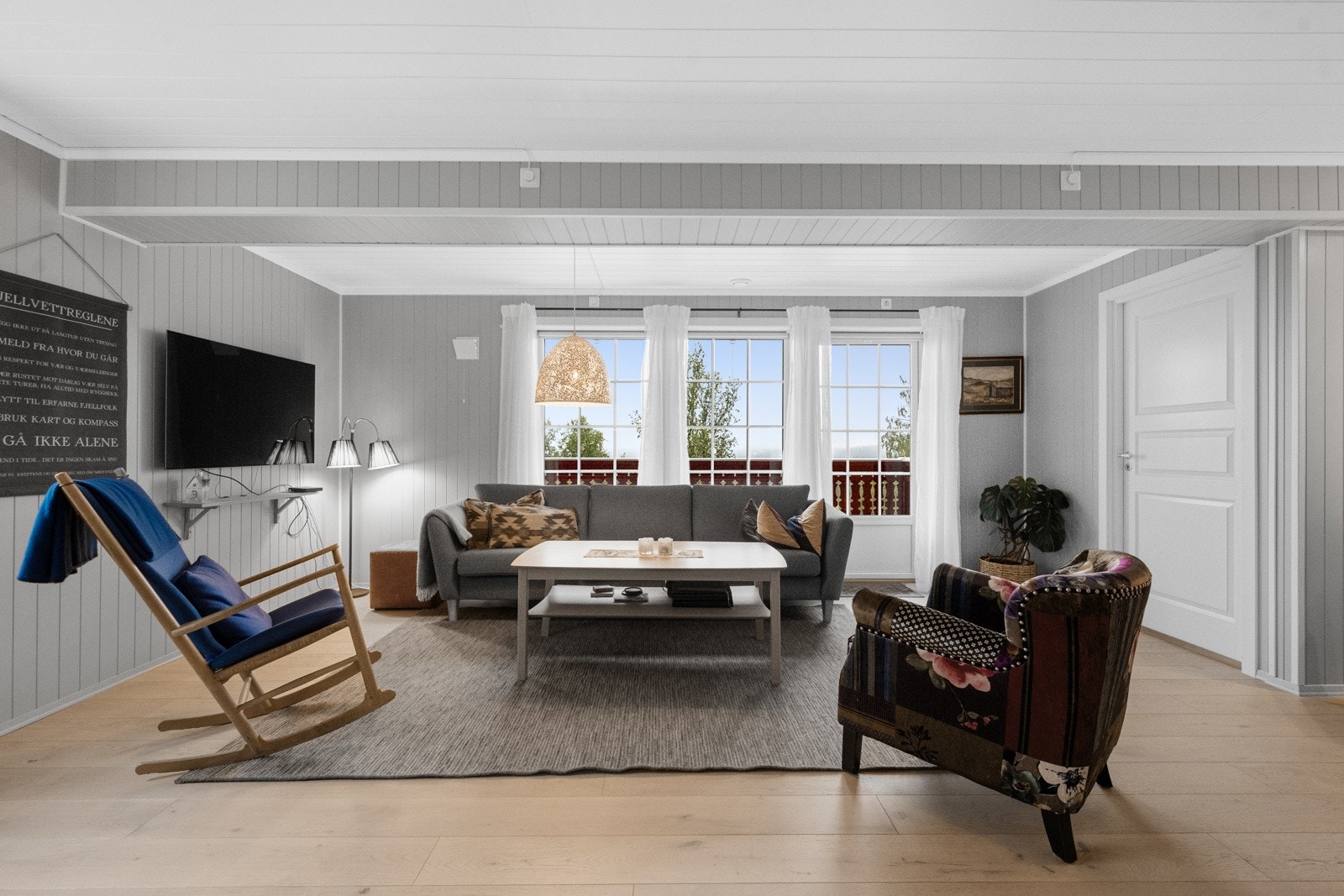 Fra stuen er det utgang til terrasse Galleribilde