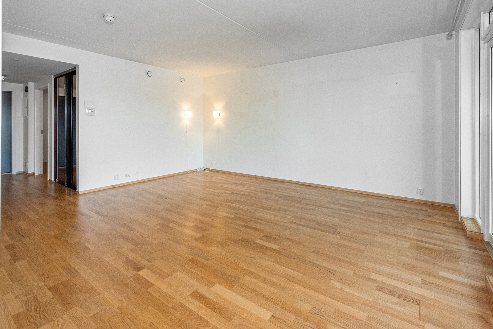 Lyst og pent. Nåværende eier malte leiligheten nylig. Galleribilde