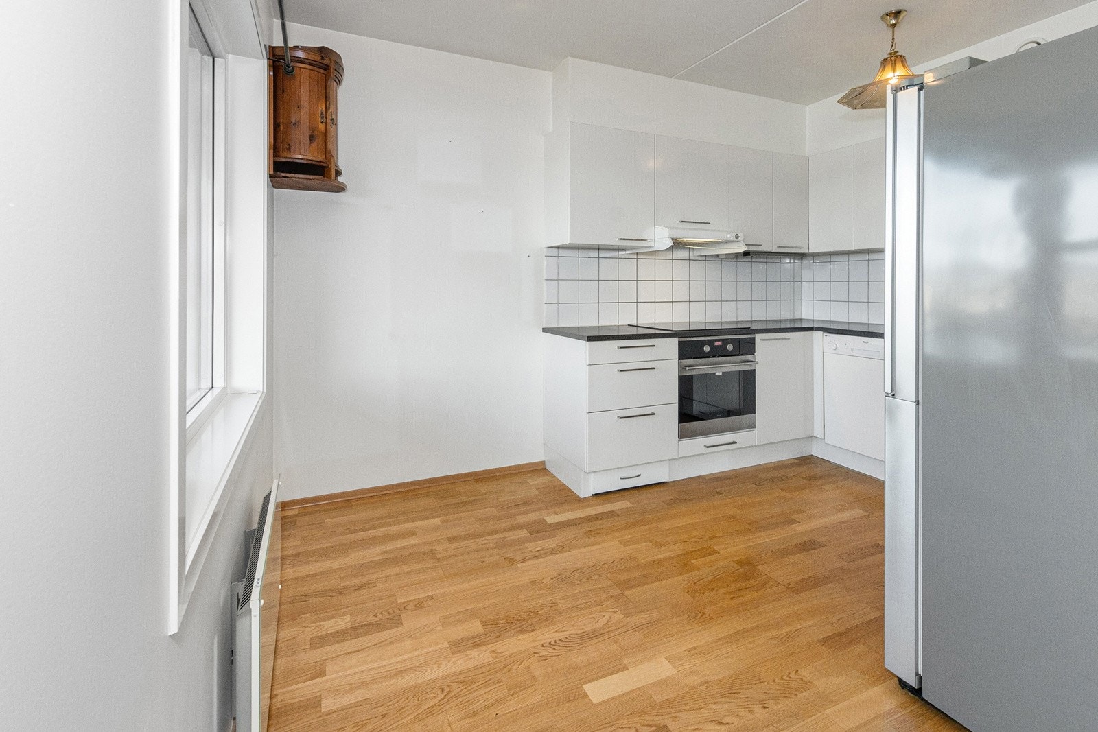 Kjøkkenet med plass til spisebord Galleribilde