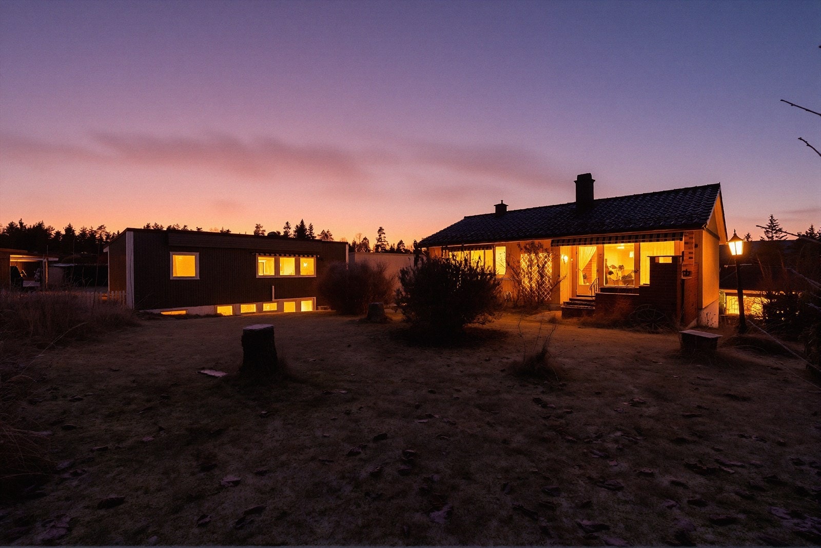 Nærhet til dagligvareforretninger, barnehager og skoler, samt idrettsanlegg. Galleribilde