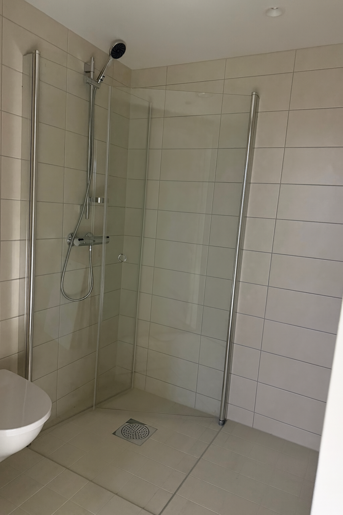 Bad med dusjhjørne Galleribilde