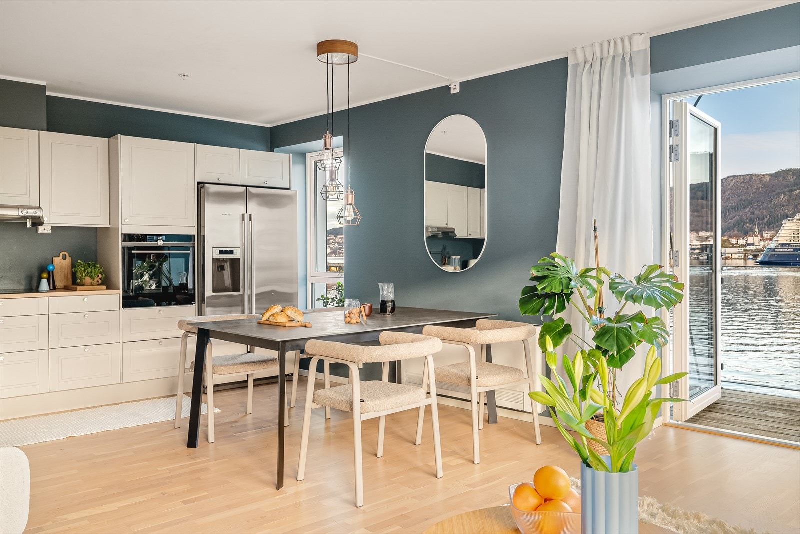 Fra stue/kjøkken er det utgang til balkong. Galleribilde