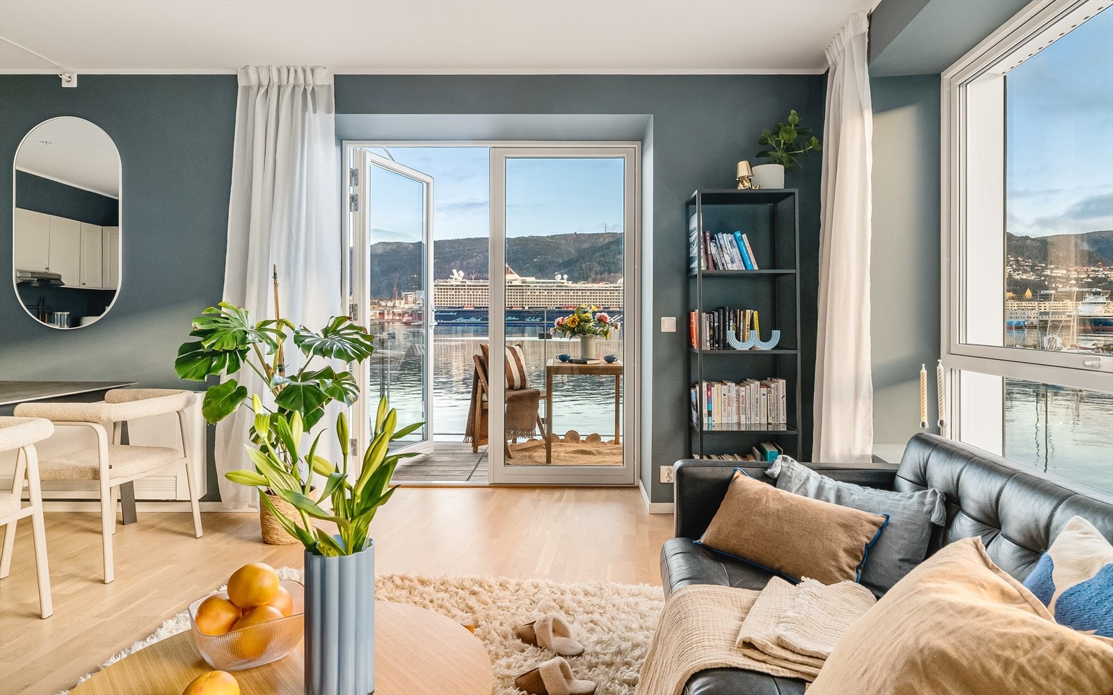 Delikat og moderne uttrykk og gjennomgående god standard. Galleribilde