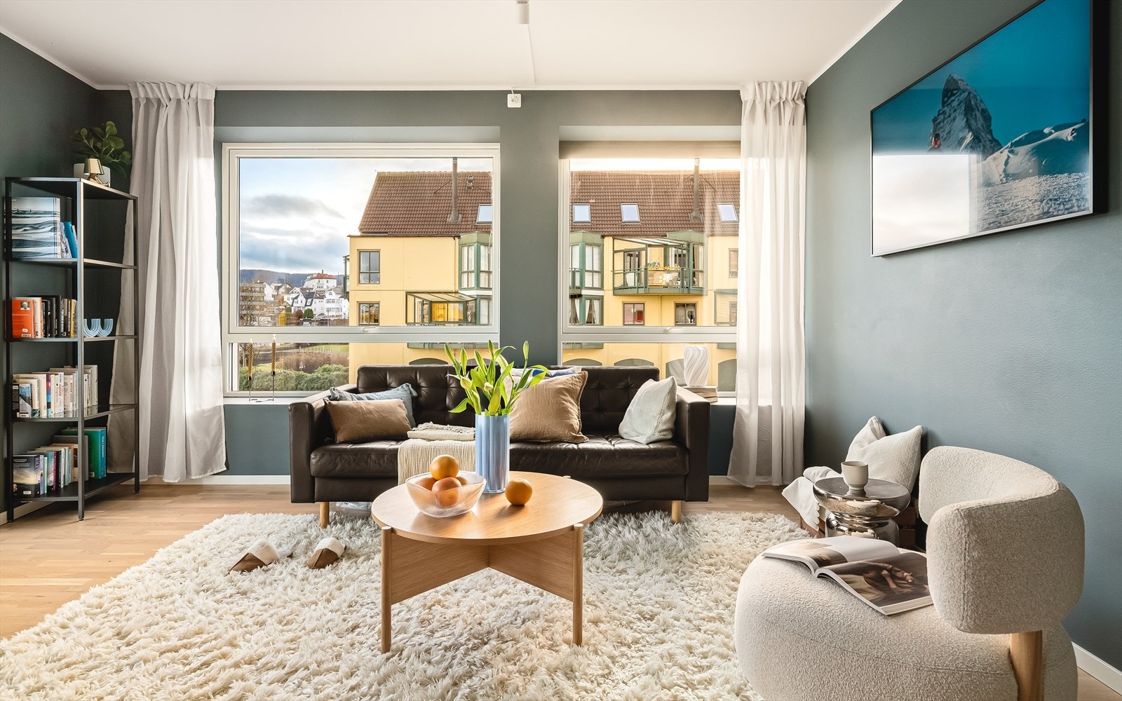 Stue/kjøkken måler til 31,9 kvm og kan enkelt innredes etter behov og ønske. Galleribilde