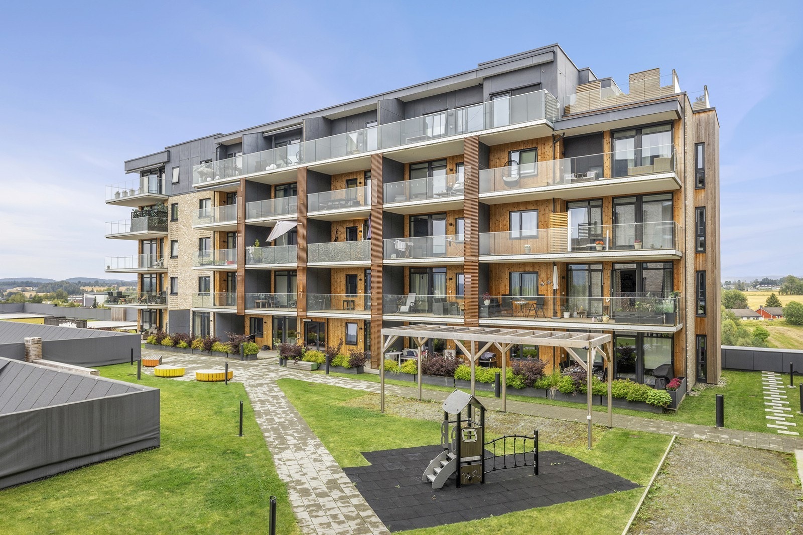 Leiligheten ble bygget i 2021 og holder gjennomgående god standard. Galleribilde