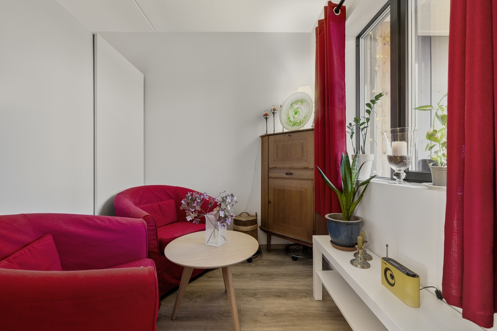 En hyggelig krok gir mulighet for en liten lesesone eller arbeidsplass. Galleribilde