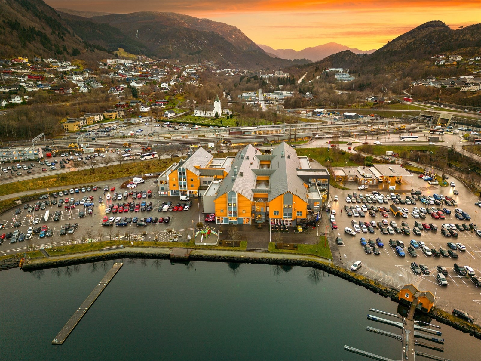 Øyrane Torg ligger en kort spasertur unna Galleribilde