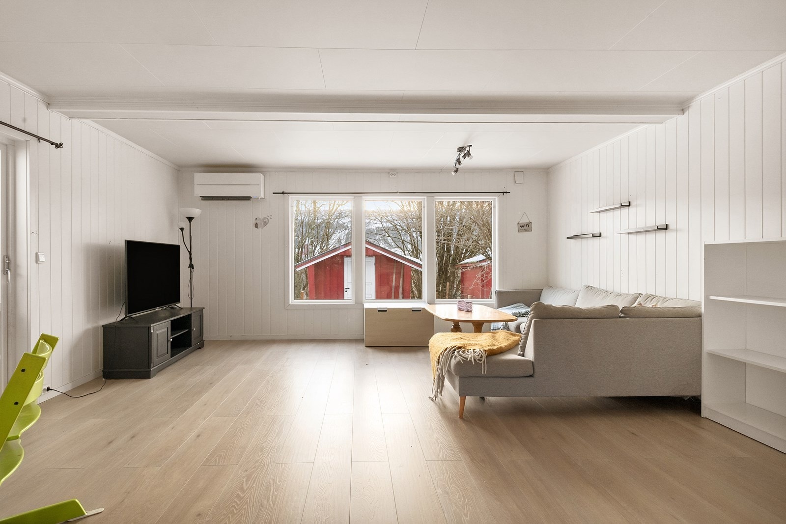 Romslig tilbygd stue. Galleribilde