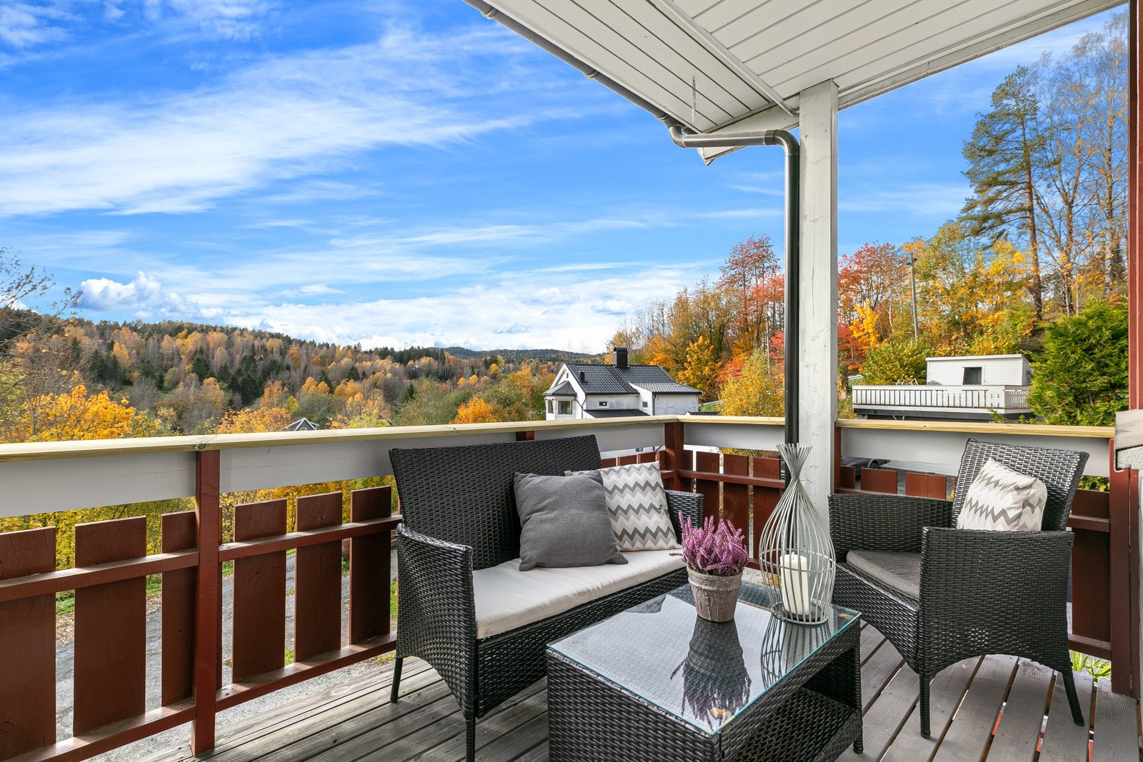 Terrassen på utsiden av stue/spisestue Galleribilde