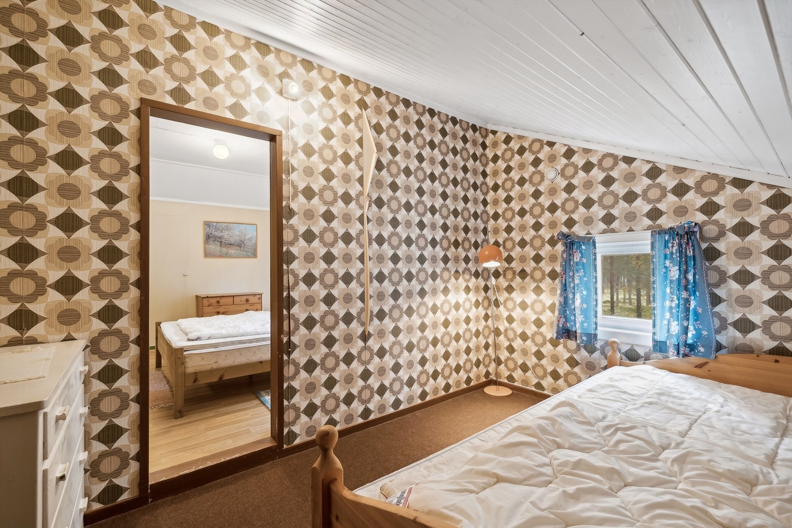 Innenfor hovedsoverommet er det et rom innredet som soverom (Rommet tilfredsstiller ikke krav til varig opphold. Vindu oppfyller ikke krav til rømning og dagslysflate) Galleribilde