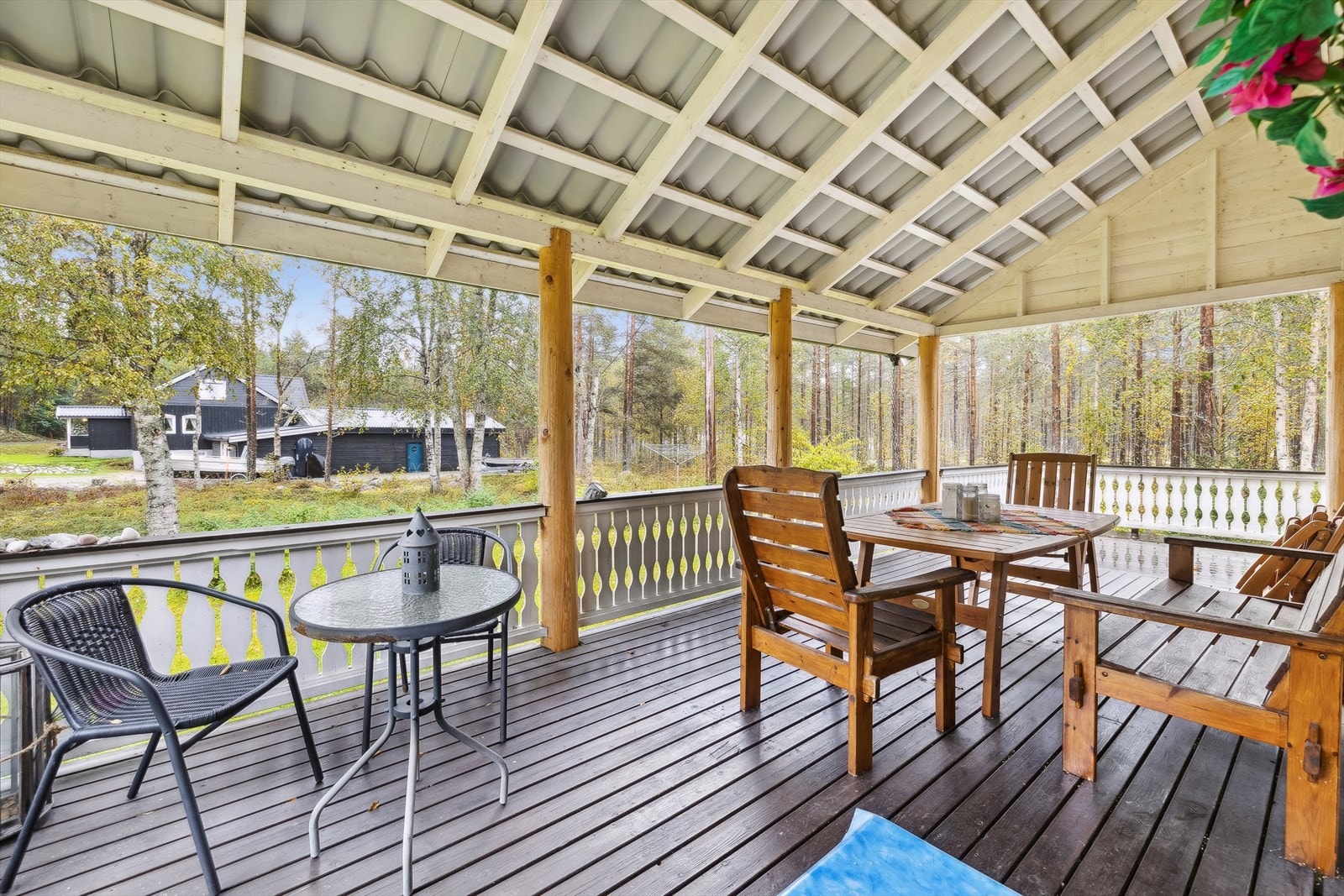 Terrassen har god plass til sittemøblement og spisegruppe hvis ønskelig Galleribilde