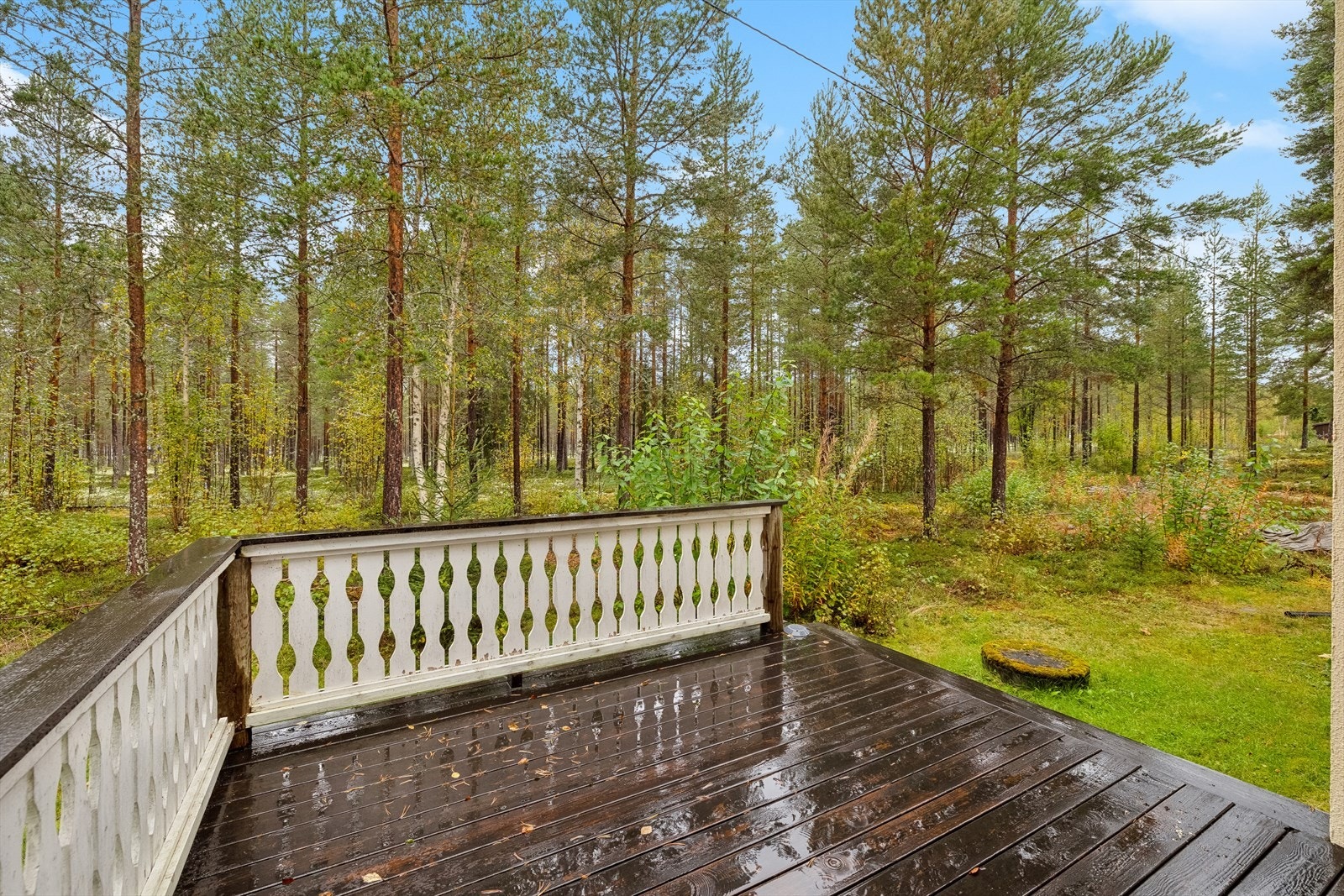 Fra terrasse mot hage på baksiden av boligen Galleribilde
