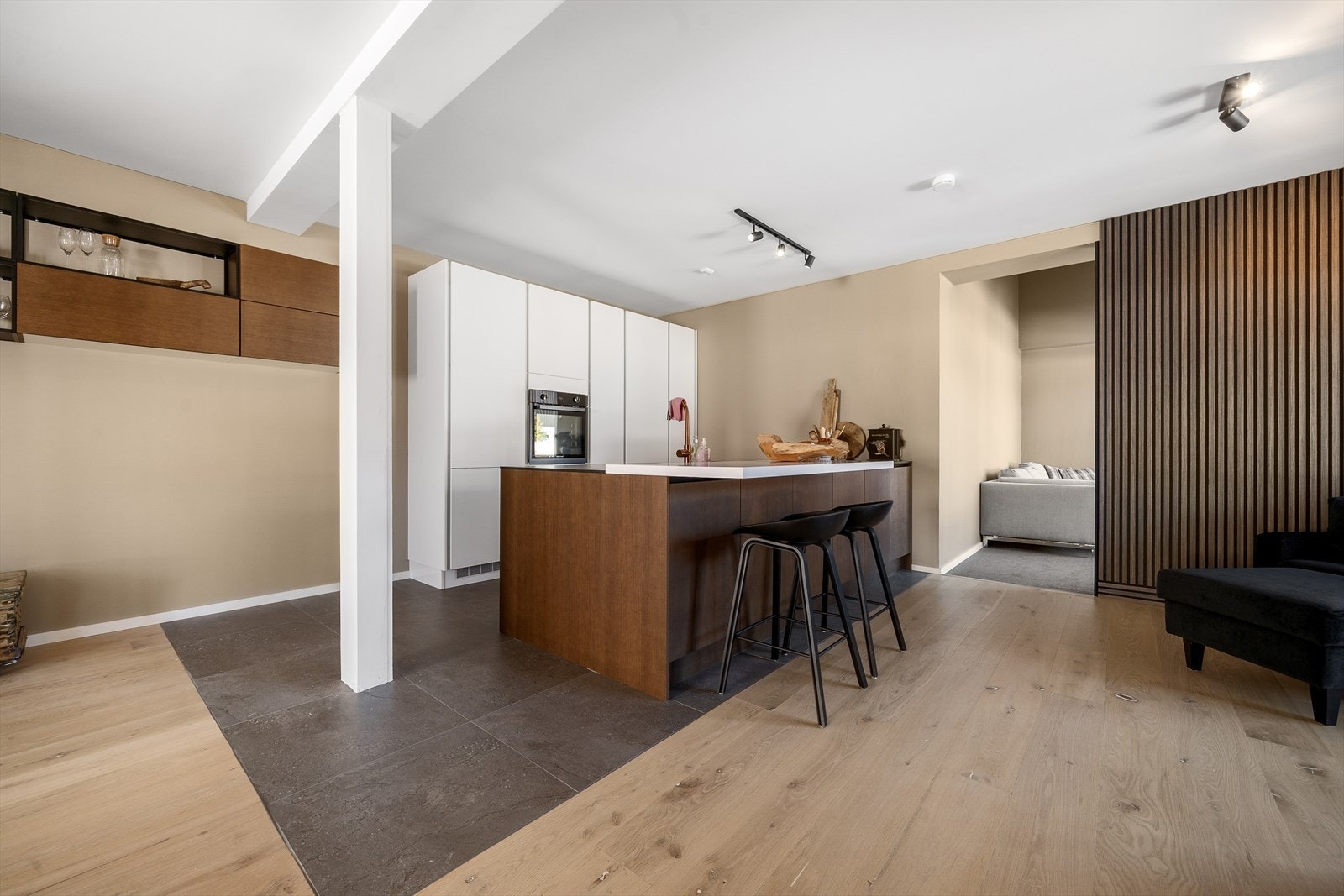 Romslig og åpent kjøkken. Galleribilde