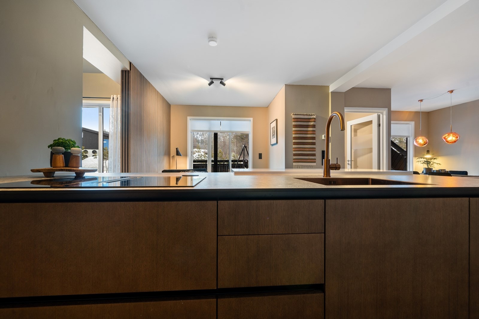 Romslig og åpent kjøkken. Galleribilde