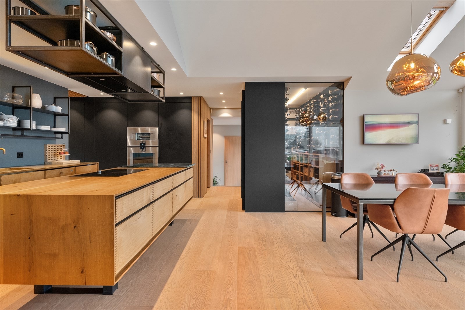 Kjøkken fra den eksklusive Danske leverandøren Garde Walsøe med nydelige detaljer. Galleribilde